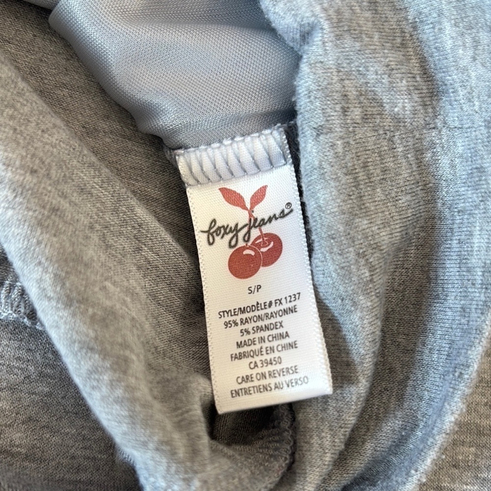 Foxy Jeans Gray Short Sleeve Sequin V Neck Tee SM329 - Picture 6 of 6